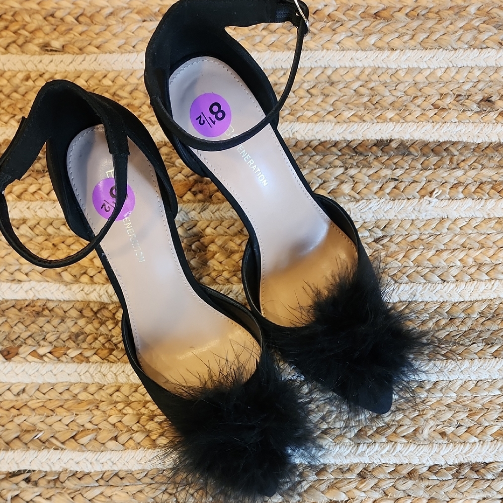 NWOB BCBGENERATION Black Fur Feathered SUEDE ABINY Women's Heels 8.5